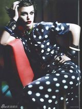 组图：英国美女凯拉-奈特利登《Vogue》封面