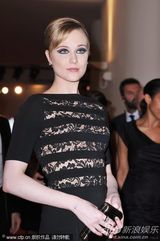 组图：《欲海情魔》首映 温丝莱特裙装贴身玲珑有致