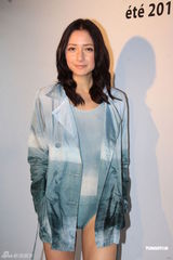 组图：名模Alice B真空走秀 身材惹火大秀性感