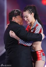 组图：王晶与90后嫩模酒店夜会被拍