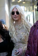 组图：《绯闻女孩》最终季片场 S与Dan浪漫婚礼