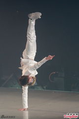 组图：东方神起开唱 劲歌热舞粉丝high不停