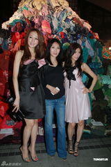 高清组图：蒙嘉慧怒对偷拍者 直言艺人很可怜 