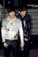 高清组图：韩团2PM出席活动劲歌热舞点燃激情