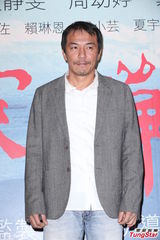 组图：贾静雯新片压抑 郭采洁谢导演教戏