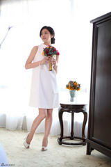 组图：陈妍希暖意写真显风情 甜笑为隆冬升温