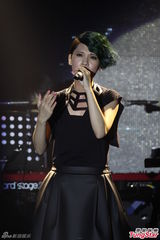 组图：杨丞琳自称集邮女星 与蔡健雅亲吻掀高潮