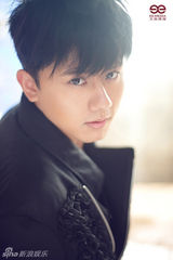 组图：张杰最新冬日宣传照曝光