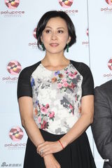 组图：舒淇中空装被指美胸缩水 与刘嘉玲竞艳