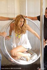 幻灯图集：莱奥纳多女友巴尔-莱法利清凉广告写真