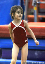 组图：小苏瑞猛练体操 奥运“种子”初长成