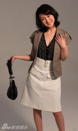 幻灯图：郑亦桐最新写真 化身知性典雅职场丽人 