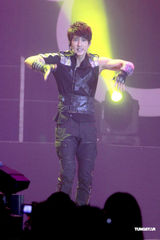 高清组图：黄晓明香港性感开秀 无惧广东话不标准被