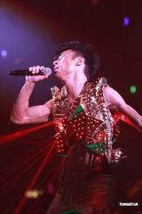 高清组图：许志安香港性感开唱 郑秀文现身不许求婚