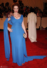 高清组图：纽约大都会庆典 克里斯蒂娜秀丰胸