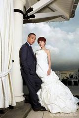 组图：陈小春应采儿喜得爱子 婚纱美图盘点