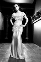 组图：陈数黑白大片性感优雅 褶皱长裙凸显女王气质