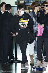 组图：SHINeeBEAST等赴巴黎参加《音乐银行》公演