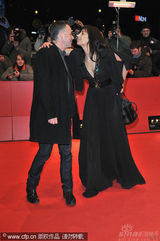 幻灯图集：《杀手在我心》首映 女演员玉腿抢镜