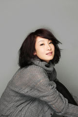 组图：秦海璐登日刊封面  时尚造型尽显帅气性感