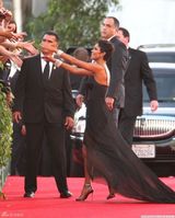 高清图：哈莉-贝瑞高开衩裙亮相红毯风情万种