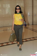 组图：最美婆婆朱玲玲三探俏儿媳 称已拍全家福