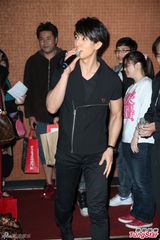 组图：吴尊粉丝包场《杨家将》现场互动融洽