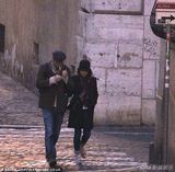 组图：阿什顿-库彻与米拉-库尼斯上演“爱在罗马”