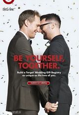 组图：同志情侣齐登时尚品牌大片 相拥幸福满溢