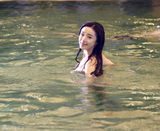 组图：《最美的时光》曝韩熙庭张钧甯戏水照