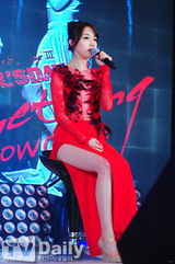 组图：韩团GirlsDay发新专辑 薄纱红裙显妖娆