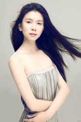 组图：王笛肌肤冰洁气质脱俗