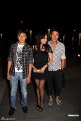 组图：Lady GaGa香港开场 圈中艺人集体朝圣