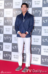 组图：韩片揭秘娱圈潜规则 权相佑夫妇牵手助阵