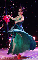 高清组图：芙蓉姐姐个唱 狂跳肚皮舞多个造型亮眼