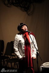 组图：刘晓晔领衔主演《混小子狂欢节》变老妈妈