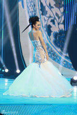 组图：黄小蕾青花晚礼服华丽高贵 气场十足