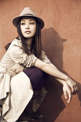 组图：汤晓菲MV演绎禁忌之恋 再推帅气英伦写真