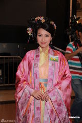 组图：黎耀祥与郑则仕斗戏 周家蔚与佘诗曼饭聚