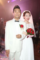 组图：杜德伟与嫩妻台北婚宴 宣告两年后再造人