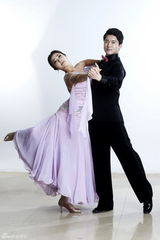 高清组图：《与星共舞》曝海报 女星尴尬露赘肉