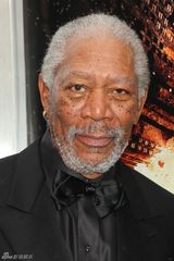 组图：贝尔和哈迪携妻甜蜜亮相《蝙蝠侠》首映