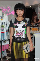 组图：徐濠萦出席新店开幕 不避讳去私人会所游泳