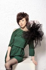 组图：龚洁短发写真 清爽帅气形象颠覆