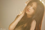 组图：颖儿魅惑写真 阳光下展露女人香