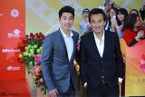 组图：北影节闭幕红毯 章子怡灿笑巩新亮夸张