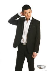 组图：《麻辣女兵》男一号曝光 桀骜少年俊朗帅气