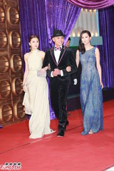 组图：陈法拉蓝色长裙温柔淑女 周丽淇背部全裸