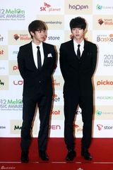 高清组图：韩团2NE1Beast等亮相Melon音乐颁奖礼