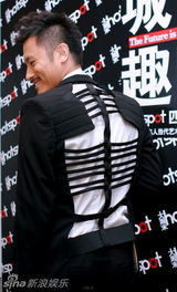 组图：海清张靓颖周冬雨冯绍峰等齐聚杂志庆典